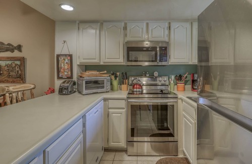Pagosa Springs Condo | Pet-Friendly Treehouse Condo: Cozy, Great Location, Patio, Mountain Views, Near Dining & Hot Springs