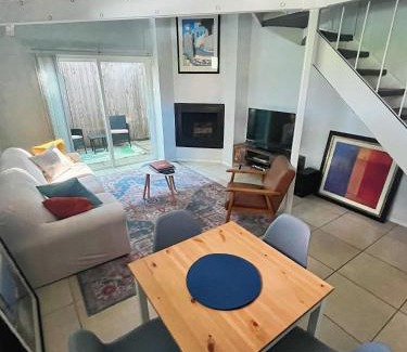 Turtle Creek Apartment | Pet-Friendly Uptown Dallas Loft with Patio & Grill