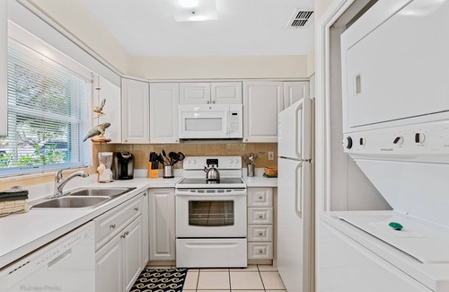 Independence Square House | PET FRIENDLY 2 bedroom Villa - Four Winds North East -Downtown IRB