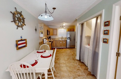 Open Sands House | Pet Friendly Near Emerald Beach Short walk to Beach Free Golf Every Day!