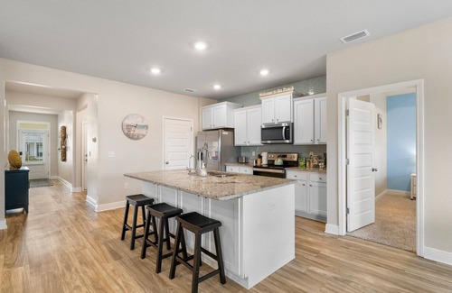 Upper Grand Lagoon House | Pet Friendly & 5 minute drive to the beach!