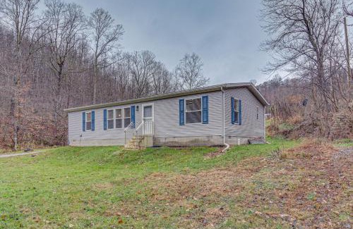 Laurelville House | Pet-Friendly Home about 10 Mi to Hocking Hills!
