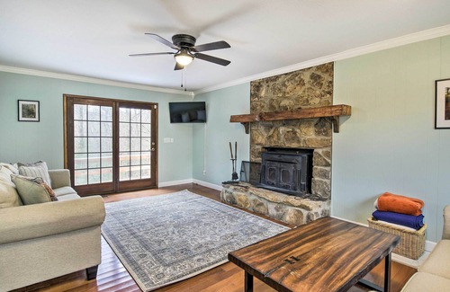 Helenwood House | Pet-Friendly Vacation Rental Near Brimstone!
