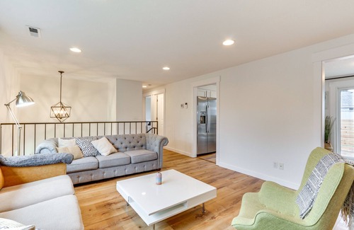 Lake Shore House | Pet-Friendly Vancouver Retreat w/Home Gym & Grill