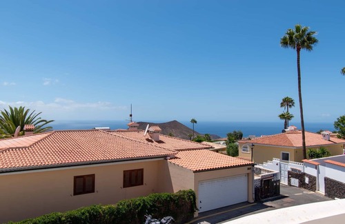 Chayofa Villa | Pet-Friendly Villa Encantada with Sea View & Pool