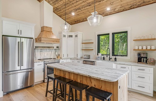 Maple Springs House | Pet-Friendly w/Deck, Views + Biltmore Pass | Modern Maggie Valley Escape