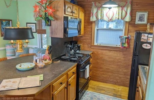 Colington House | Pet Friendly~Walk to the Beach or Sound~Bikes~Vintage and Original