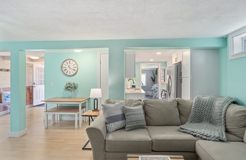 Newbury Apartment | PET FRIENDLY-Walk to Beach-Fire Pit-40 Min to Salem, MA-WINTER RENTAL AVAILABLE