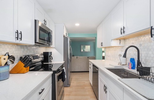 Newbury Apartment | PET FRIENDLY-Walk to Beach-Fire Pit-40 Min to Salem, MA-WINTER RENTAL AVAILABLE