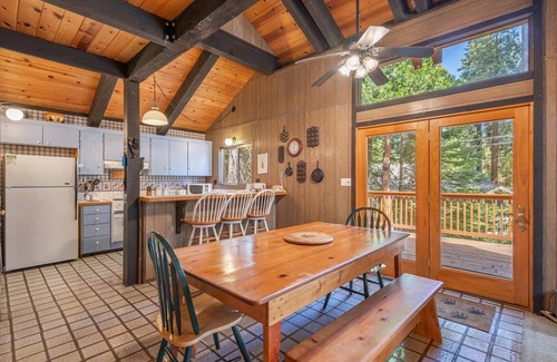Tahoma Cabin | Pet Friendly! Walking distance to Lake Tahoe! Ski Homewood!