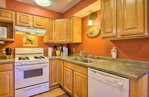 Warrens Cottage | Pet-friendly Warrens Cabin w/Fire Pit!