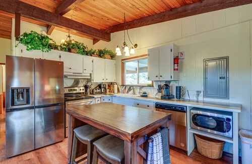 Ocean Shores House | Pet-Friendly Washington Retreat w/Hot Tub & Deck!