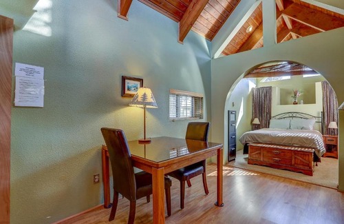 White Salmon House | Pet Friendly Waveseeker Private Yard