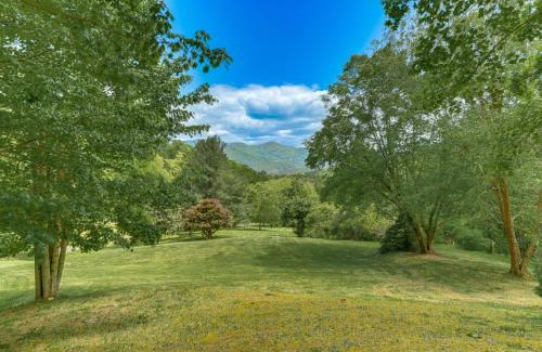 Waynesville House | Pet-Friendly Waynesville Cabin with Deck and Mtn Views