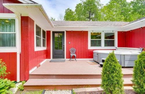 Wilmington House | Pet-Friendly Wilmington Retreat with Hot Tub!