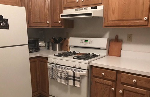 Auburn House | Pet friendly with fenced yard and deck