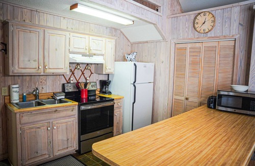 Pine Mountain House | Pet friendly Wooded View Escape perfect place to make some memories!
