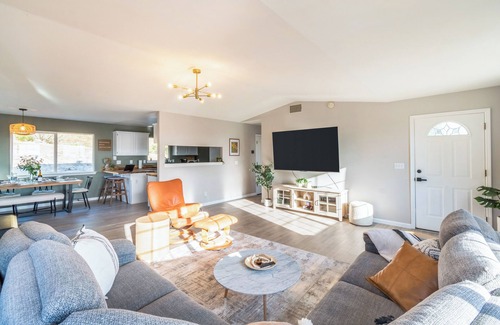Coarsegold Other | Pet-Friendly Yosemite Farmhouse with Sunset Views, Hot Tub, Fire Pit, and BBQ