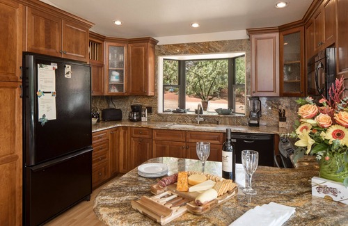 Oak Creek House | Pet FriendlynHike, Bike, Enjoy!