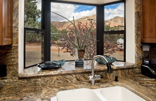 Oak Creek House | Pet FriendlynHike, Bike, Enjoy!