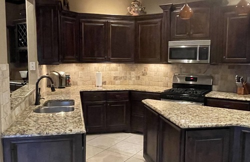 Edmond House | Pet Loving, Fenced, Garage, Near I-35, UCO, OCU, Lazy E, 3 comfortable beds