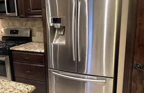 Edmond House | Pet Loving, Fenced, Garage, Near I-35, UCO, OCU, Lazy E, 3 comfortable beds