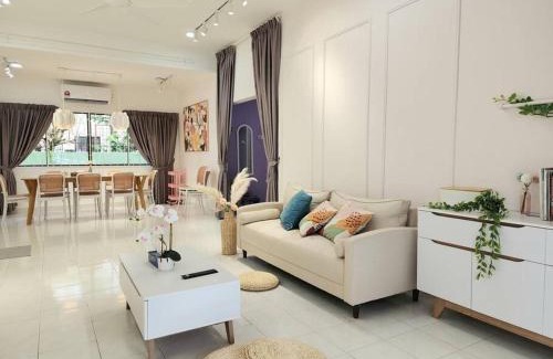 Petaling Jaya House | Petaling Jaya Premium Bungalow 4 Bed Rooms for up tp 18Pax, SS14, Plaza33 , 3 2 Square, Jaya One , SS2