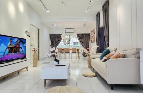 Petaling Jaya House | Petaling Jaya Premium Bungalow 4 Bed Rooms for up tp 18Pax, SS14, Plaza33 , 3 2 Square, Jaya One , SS2