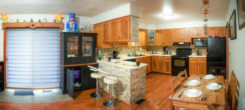 Hastings Highlands House | Petals Suite Patio Nature Trails Bancroft