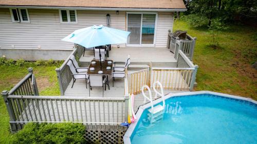 Hastings Highlands House | Petals Suite Patio Nature Trails Bancroft