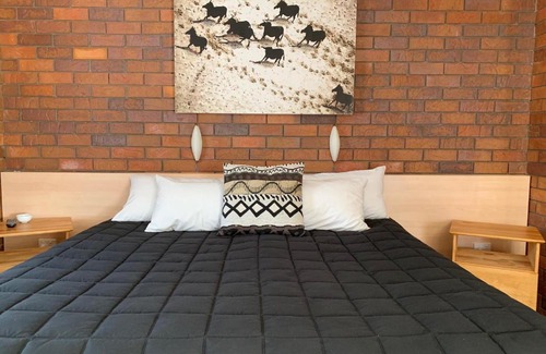 Tenterfield Hotel | Peter Allen Motor Inn