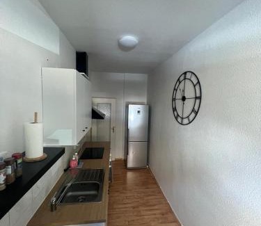 Bruhlervorstadt Apartment | Peter