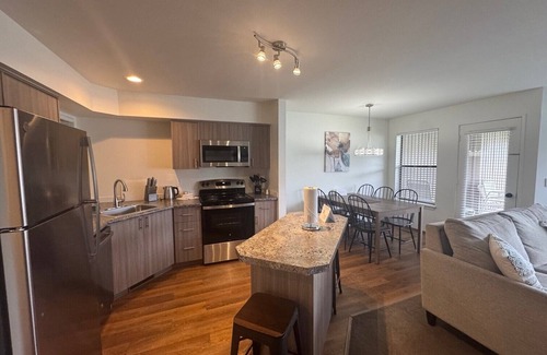 Chelan Condo | Peterson's Waterfront 2-Bed and Bath Condo with full lake access, pool, hot tub