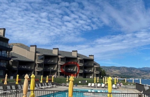 Chelan Condo | Peterson's Waterfront 2-Bed and Bath Condo with full lake access, pool, hot tub