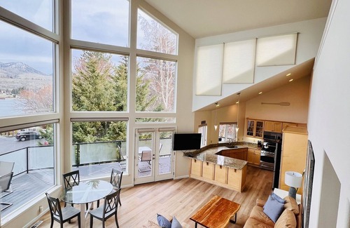 Chelan House | Peterson’s Waterfront Townhome- Pool, Hot Tub, Views
