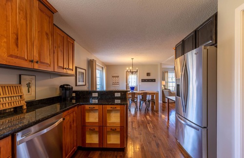Seven Devils House | Petes Alpine Retreat - pet friendly Seven Devils home close to ziplining, snow tubing
