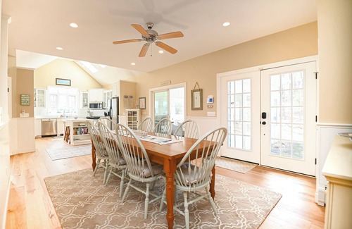 York Harbor House | Pete’s Place – Stunning & Spacious 5 BDR, Walk to Beach and Harbor!