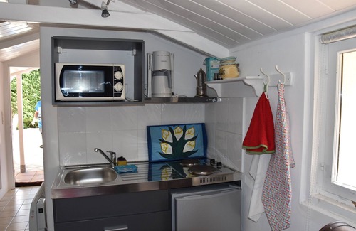 Ampus Apartment | Petit Cabanon Independent apartment with beautiful summer kitchen