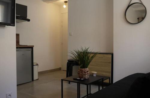 La Crau Apartment | Petit cocon douillet climatisé pour 2 pers