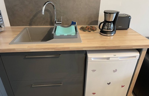 Courseulles-sur-Mer Apartment | Petit Cocon Courseullais with 2-star sea view