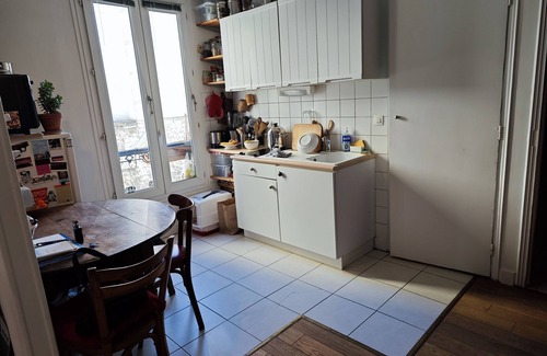 Charonne Apartment | Petit Duplex Mansardé sur une Cour Calme et Charmante