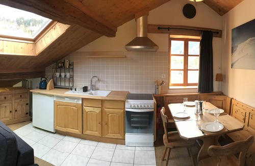 Meribel Ski Chalet | Petit Hibou, Gorgeous 1 bedroom apartment in Meribel