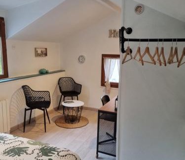 Moulineaux Apartment | Petit maison villageoise