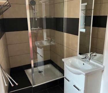 Albertville Apartment | « Petit Paris » - T2 centre ville Parking/balcon