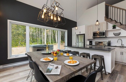 Baie-St-Paul Ski Chalet | Petite Charlevoix 1: Tranquil Retreat with Spa