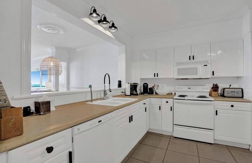Sunny Isles Beach Condo | PETITE ITALIE WATERVIEW