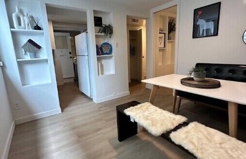 Riley Park-Little Mountain House | "Petite Main Street Haven!”