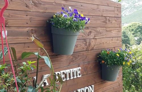 9th Arrondissement Bed & Breakfast | petite maison dans le parc national des calanques
