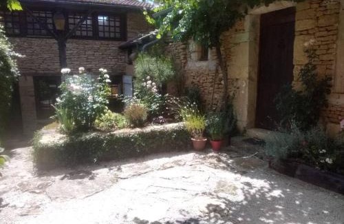 Saint-Amand-de-Coly House | Petite maison de caractère