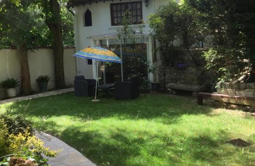Rosny-sous-Bois House | Petite maison du jardin